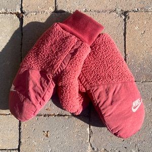 Nike Woman’s Fleece Mittens